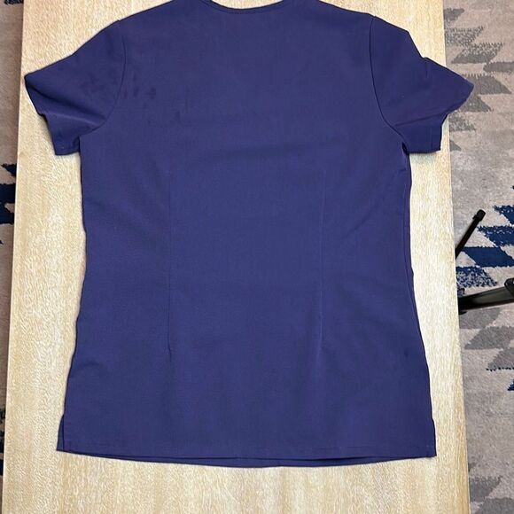 Figs Casma Three-Pocket scrub top - Picture 7 of 9